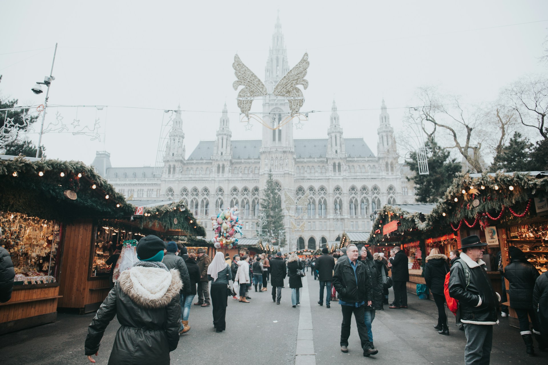 Vienna Christmas Markets 2025 — Your Complete Guide to Bag-Free Festive Magic