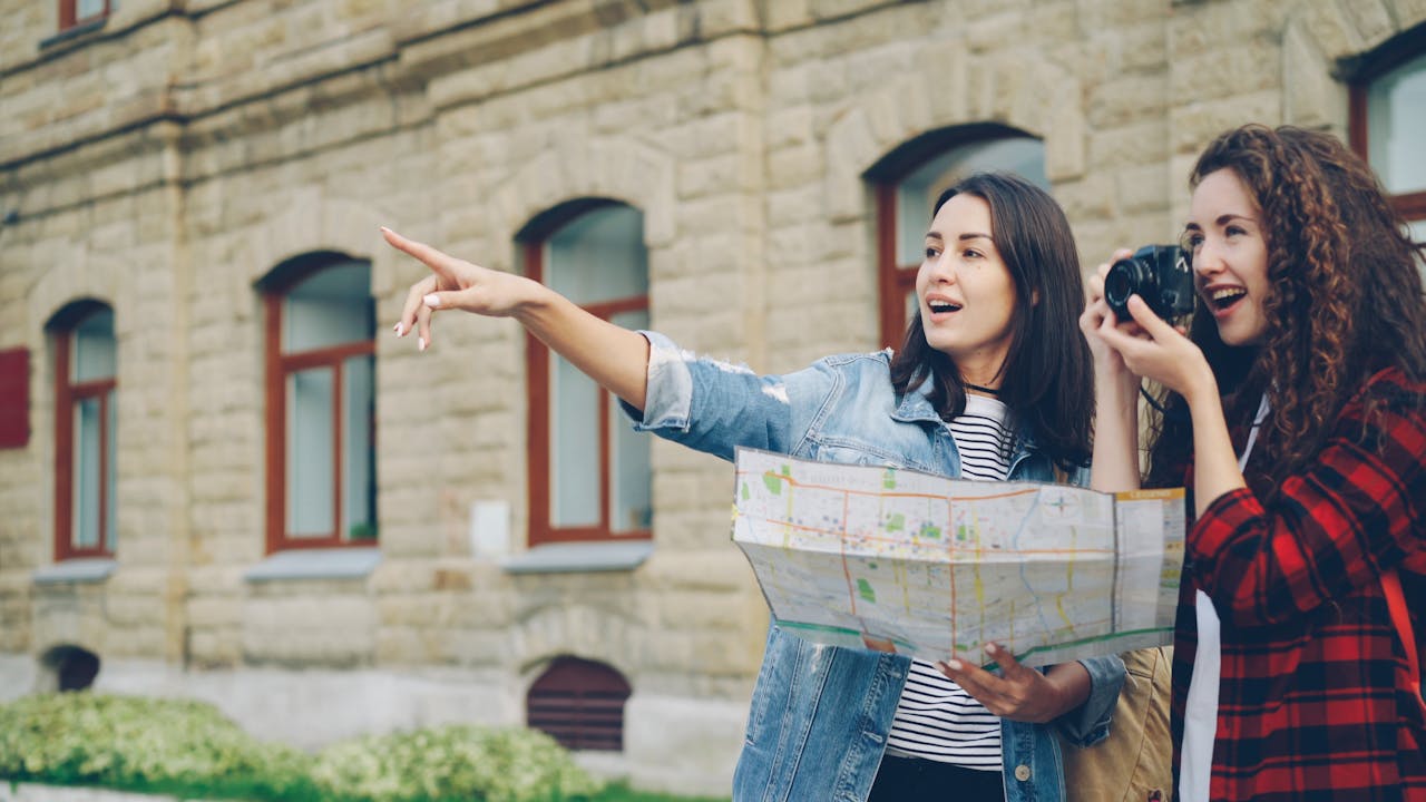 How to travel lighter: smart luggage storage tips for modern travelers